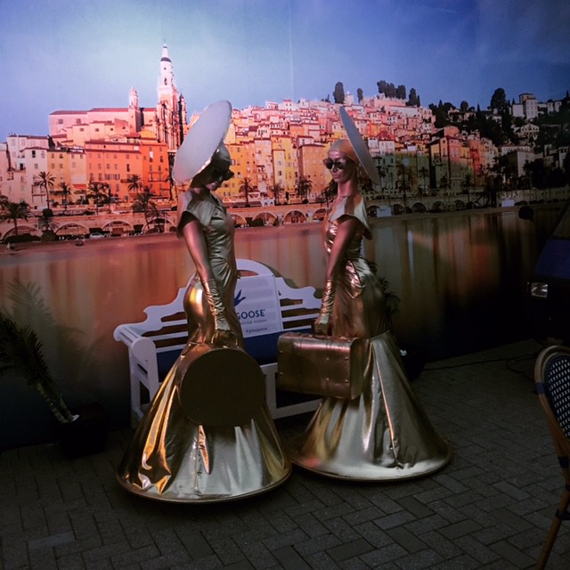 millionaire gold bodypainted human statues www.humanstatue… Flickr