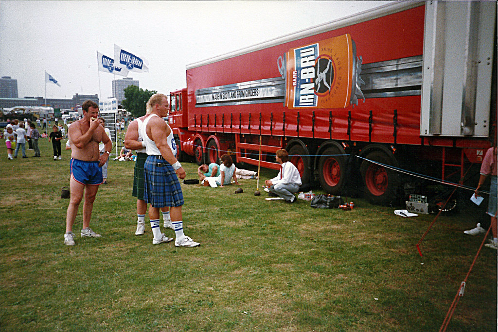 IRON MAN IRN BRU CONTEST STANDING WITH KILT WEARING CONTES… Flickr