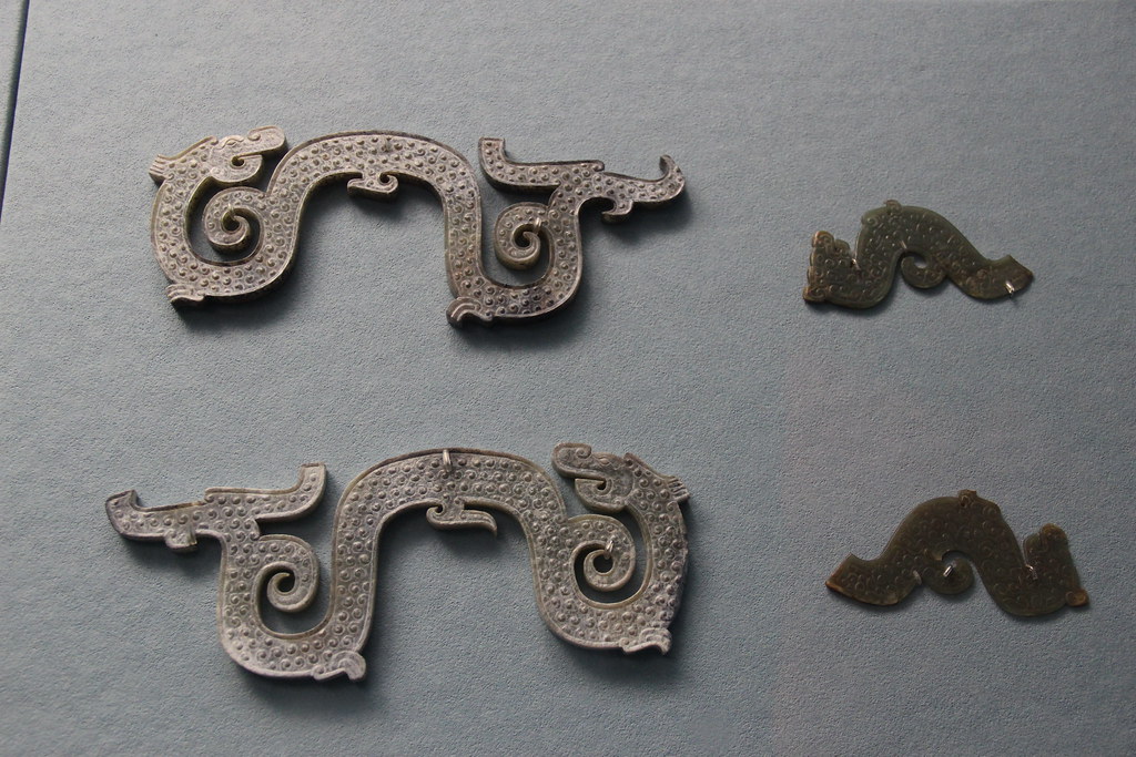 Jade Pei Dragon Pendants, Eastern Zhou Jade gallery, Palac… Flickr