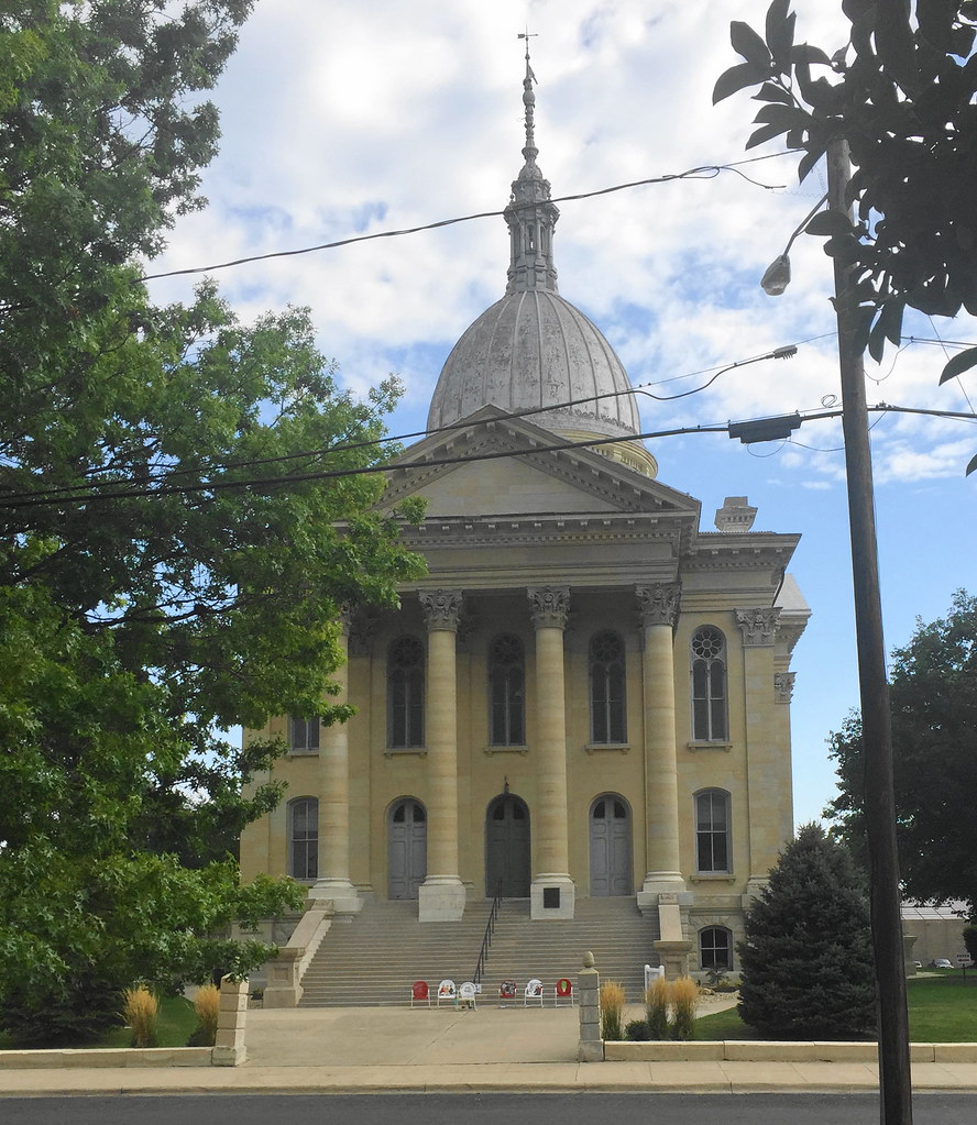 Macoupin County Courthouse, Carlinville, Illinois *Hajee Flickr