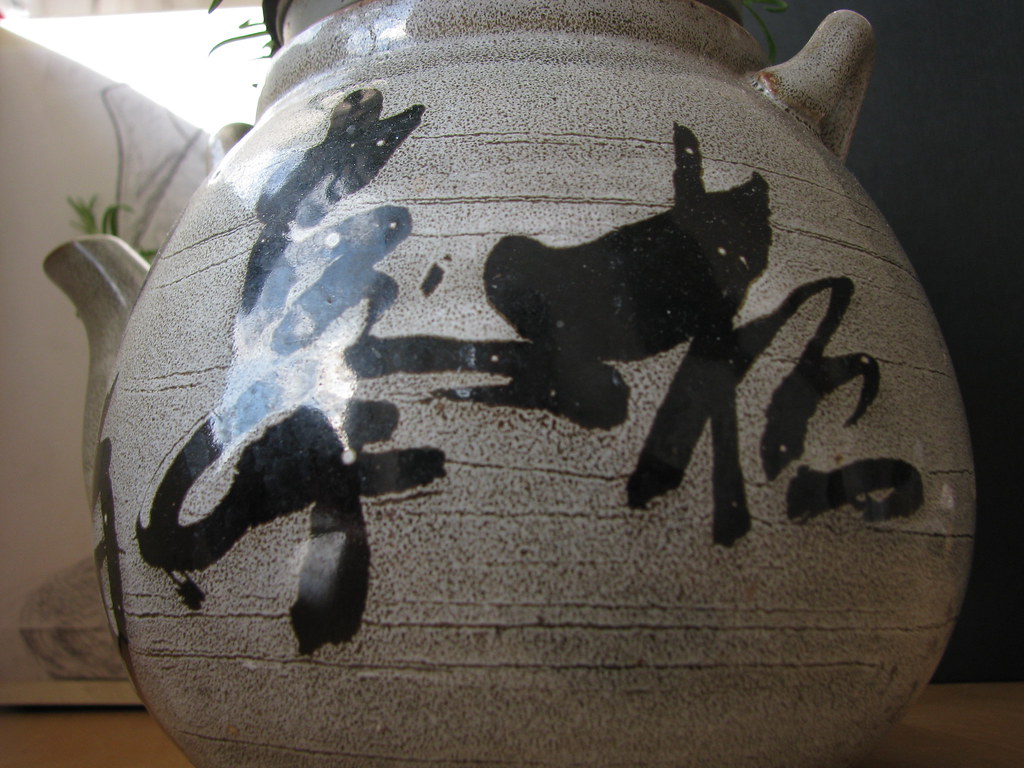 Or is it just a fantasy on my oldest teapot? L'empreinte à Robinson