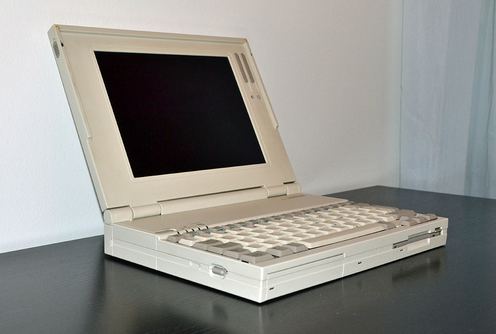 Compaq LTE Lite / 25 Laptop Intel 80386 i386 with CPU of 2… Flickr