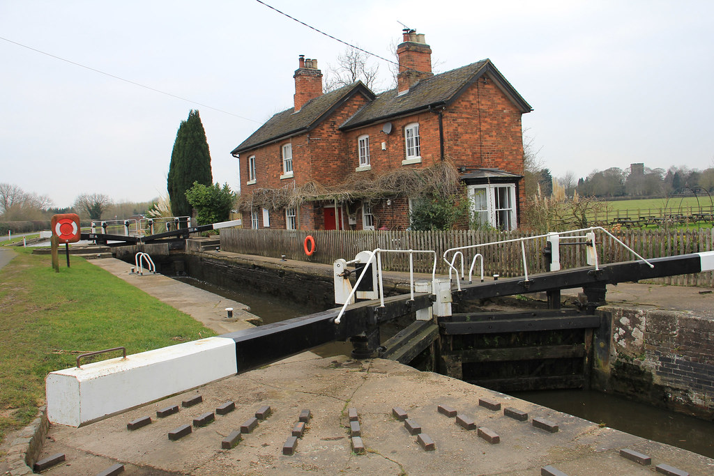Shardlow Lock Next to the Clock Warehouse pub. jpotto Flickr