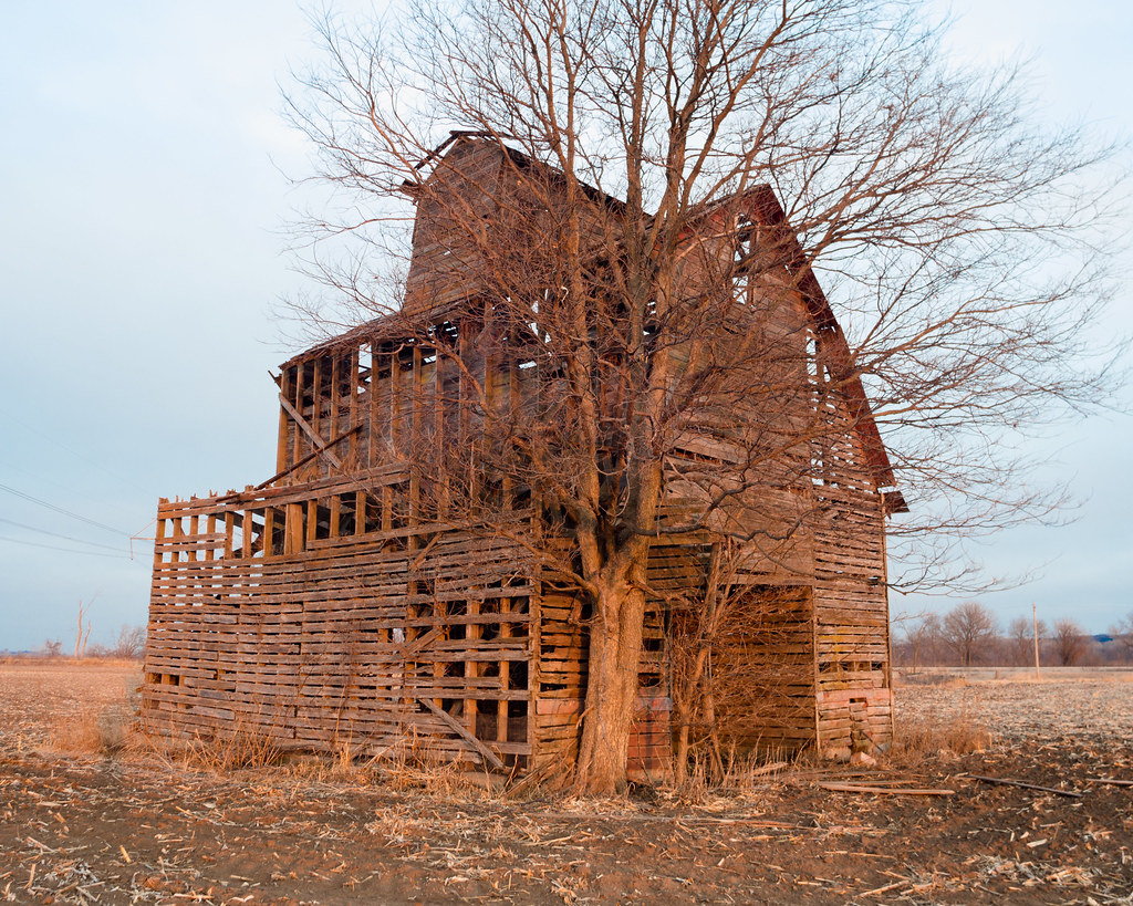 Barn at dawn Near Colfax, IA, USA. Tamron SP 17mm f/3.5. I… Flickr
