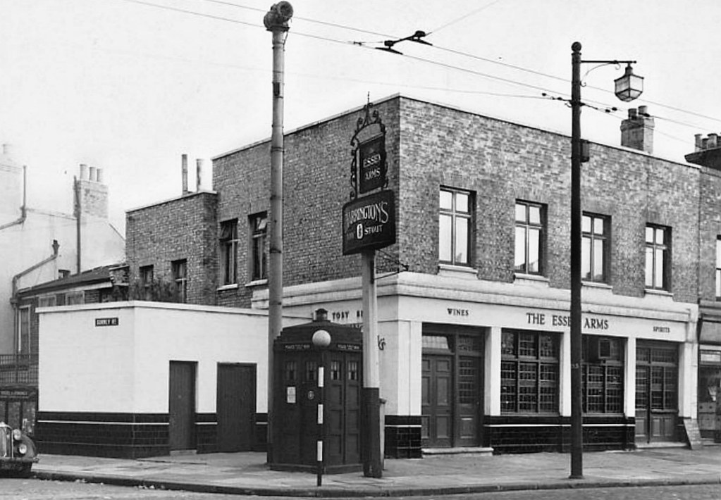Leytonstone "The Essex Arms" PH on Leytonstone Road , junc… Flickr