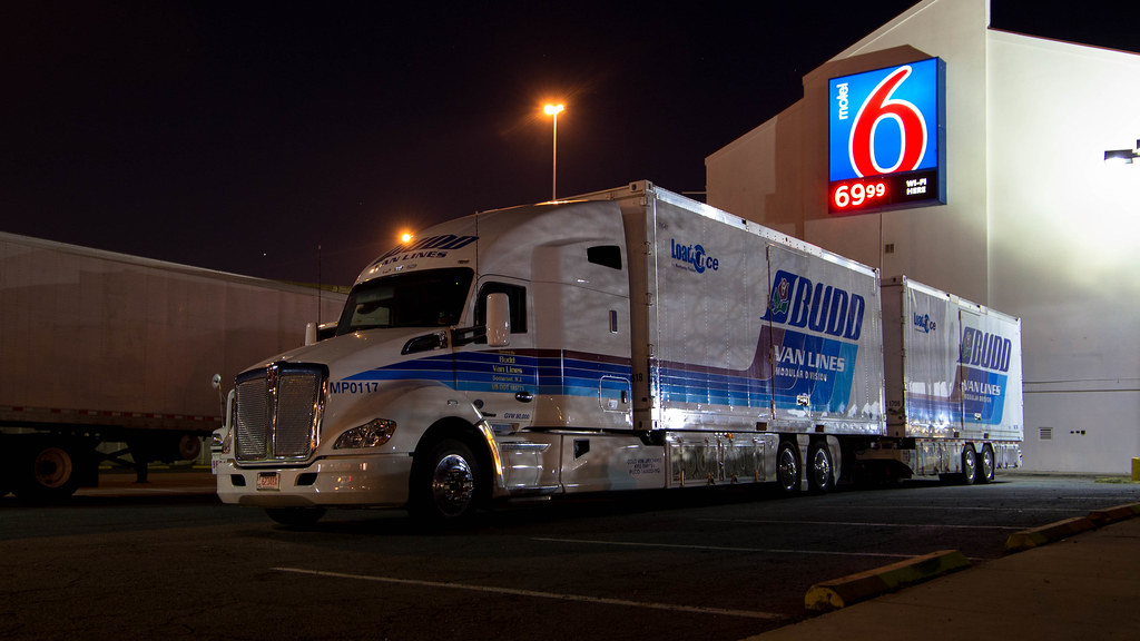 Kenworth T680 for Budd Van Lines out of Somerset, NJ The d… Flickr