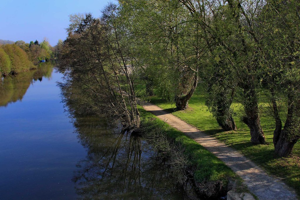 Le chemin de halage St JeansurMayenne Département de La Mayenne Flickr