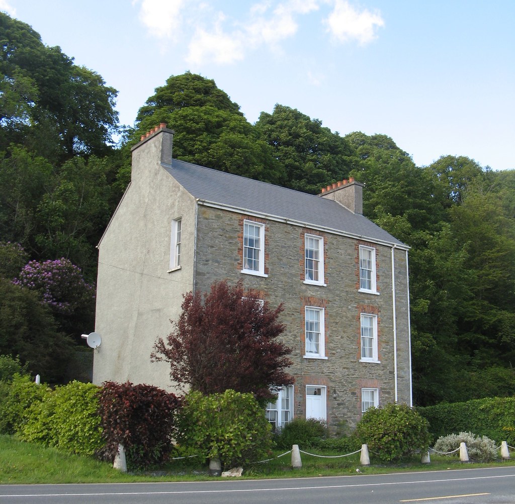 Moville, Donegal A house at Carrickarory Pier near Moville… Flickr