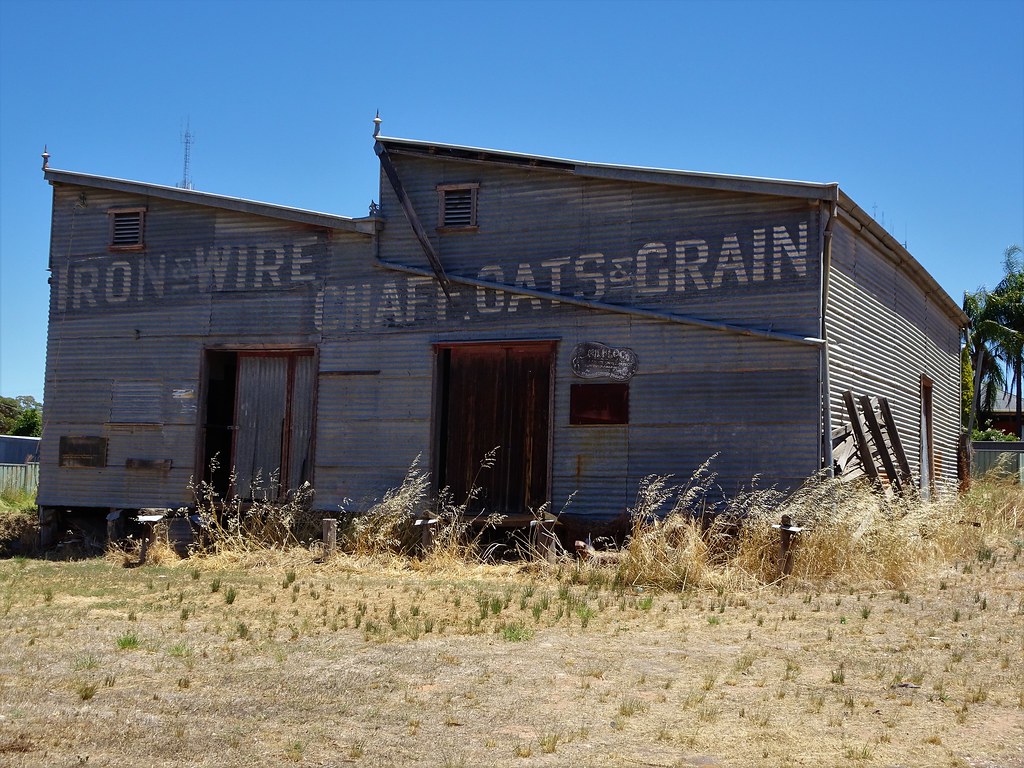 Ouyen. The old galvanised iron grain store. Erected around… Flickr