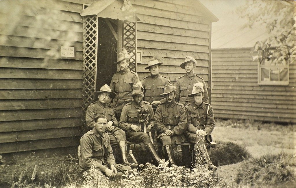 Group of Australian WW1 soldiers outside 'Lone Pine Cottag… Flickr