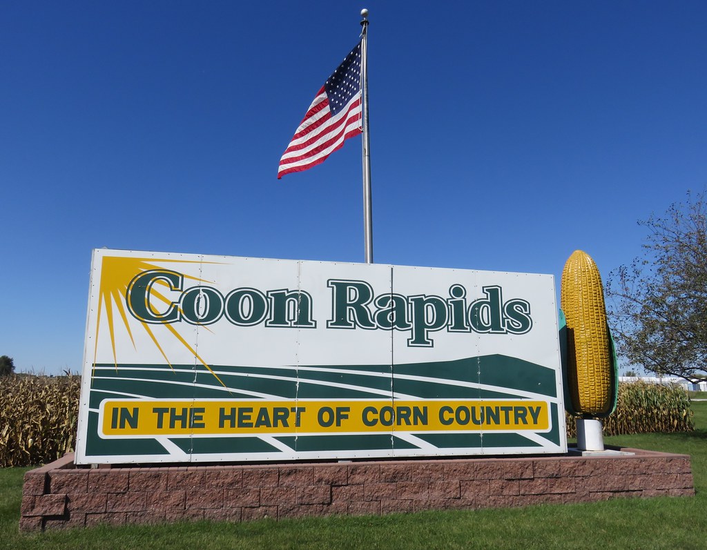 Coon Rapids Sign and World's Largest Rotating Ear … Flickr
