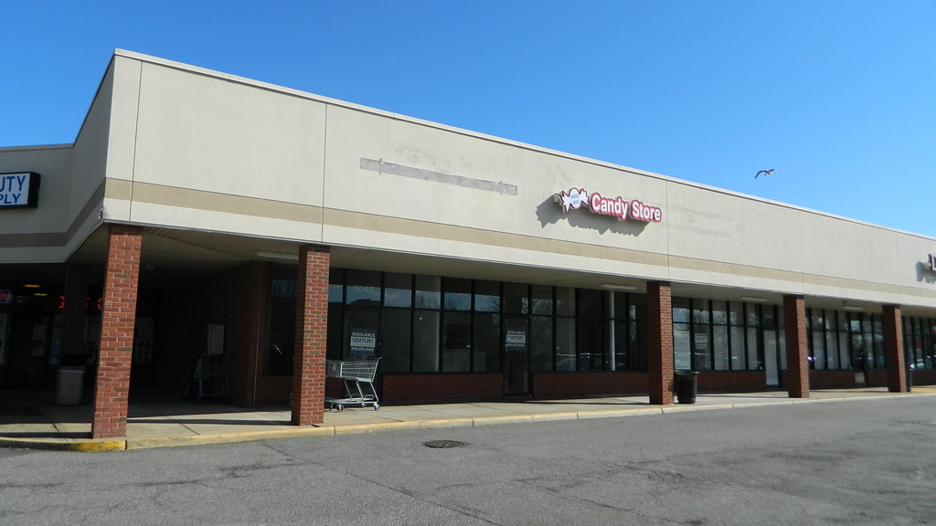 Nickerson Plaza stores Coverage Insurance (closed) [900 sq… Flickr