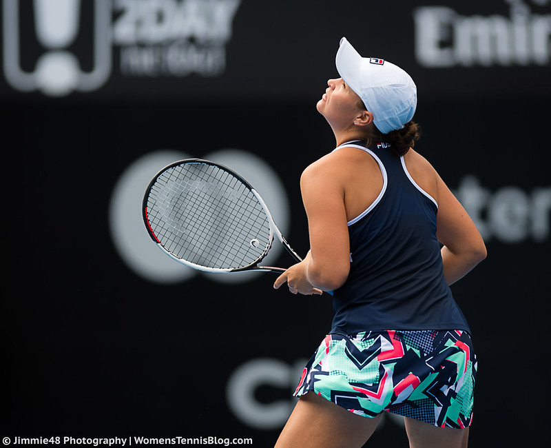 Sydney International PHOTOS Barty, Kerber, complete semifinal