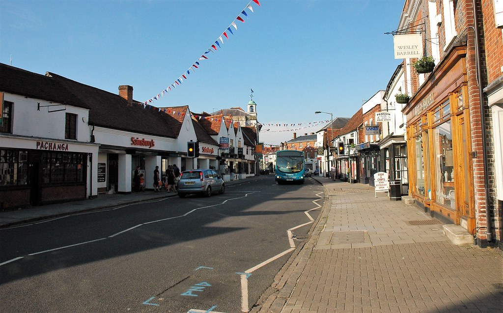 Marlow High Street Arriva 3862 KE05FMV makes its way down … Flickr