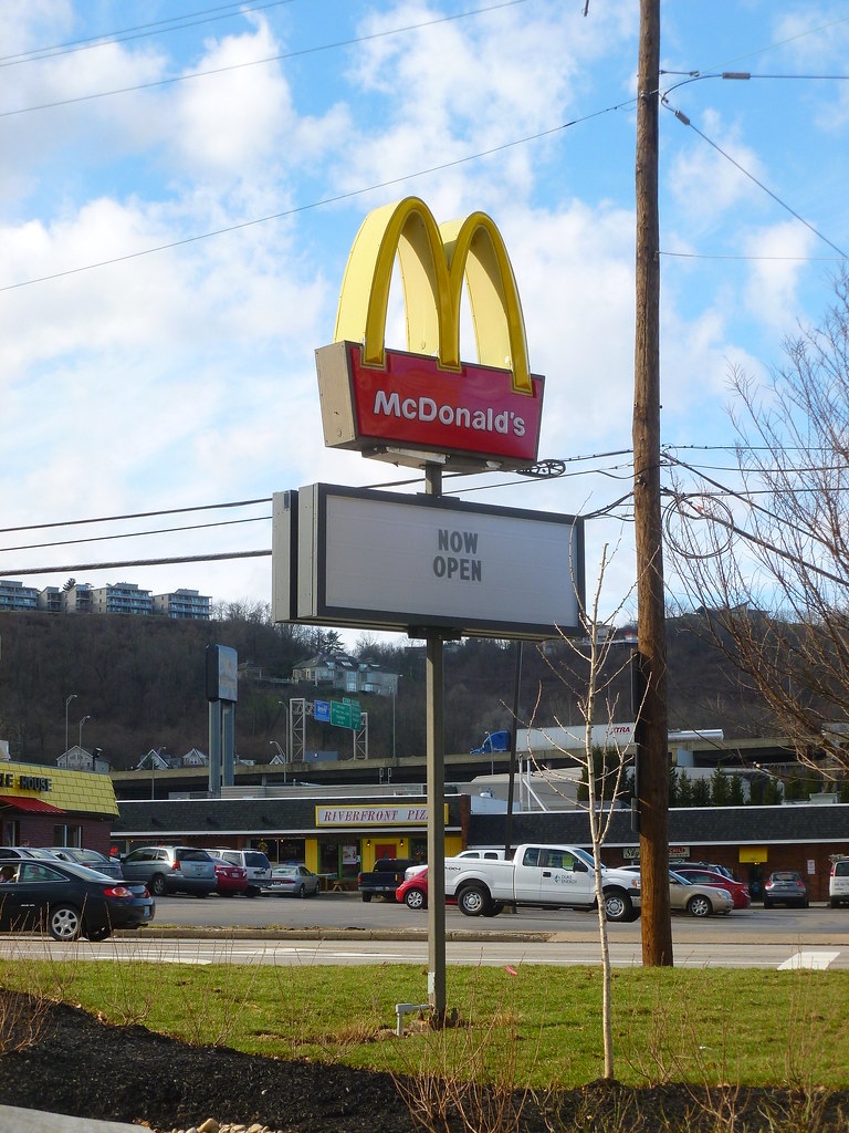 McDonald's, Covington, KY (39) The minisign at the front … Flickr