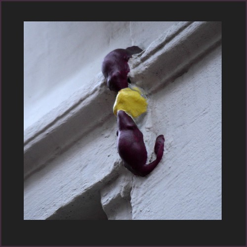 London's smallest monument? This "sculpture" is situated o… Flickr