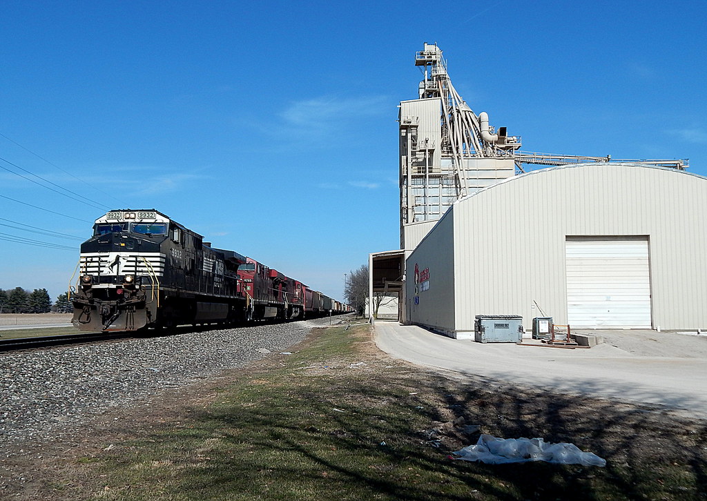 Southbound Norfolk Southern at New Paris Indiana Matthew Ditton Flickr