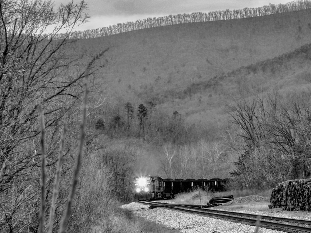 CSX train near Snowden, Virginia Kipp Teague Flickr