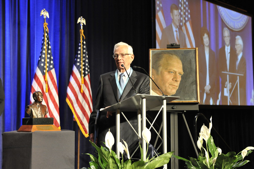 Trustee Paul O'Neill GVSU Provost Gayle Davis, Chairman of… Flickr