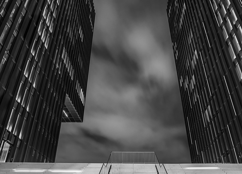 Hyatt Residence. One of the better looking buildings in Dü… Flickr