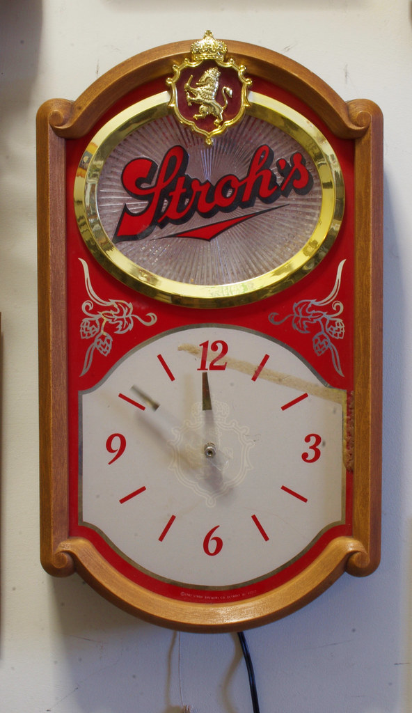 1987 Stroh's Beer Clock I got this vintage Stroh’s clock … Flickr