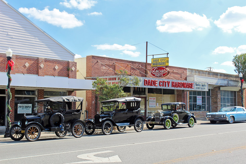 Antique Cars, Dade City These old cars, a pair of Ford Mod… Flickr