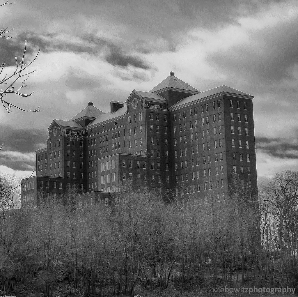 Kings Park Psychiatric Center Photos from a walk around th… Flickr