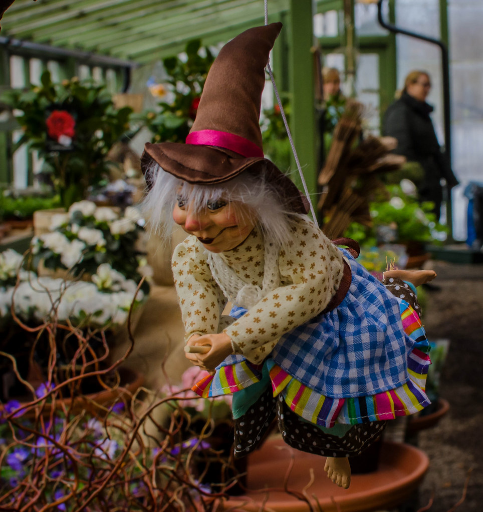 Swedish Easter witch decoration "The belief in witches tra… Flickr