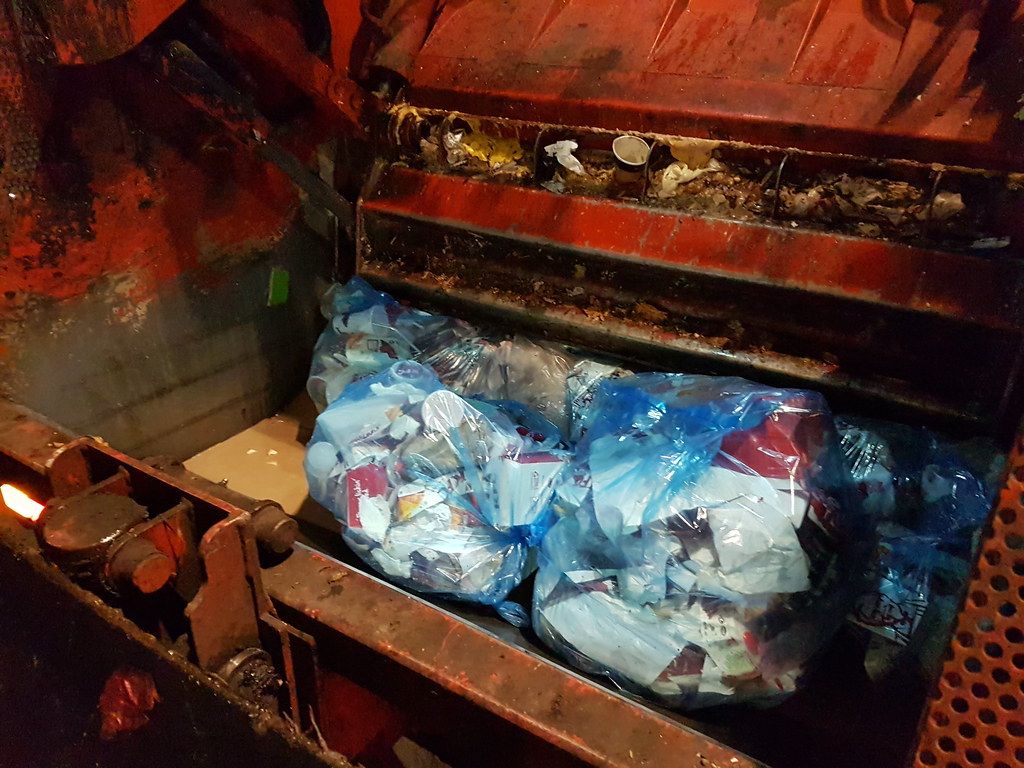 Waste Management Auckland A rear loader Waste Management… Flickr