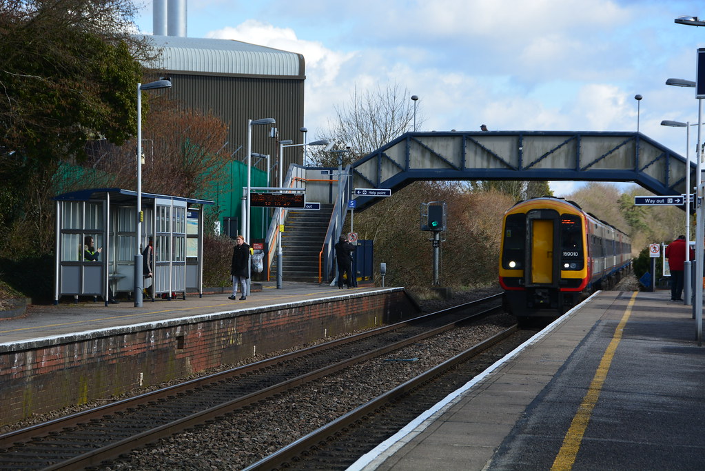 Overton Station Prelude to the big one at 12.22. Train pas… Flickr