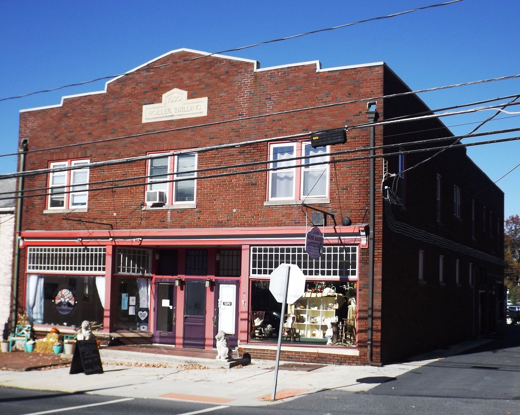 Building 2136 Market Street, Camp Hill, PA. Built 1930. dfirecop Flickr