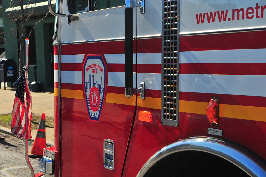 Metropolitan Fire Engine 1994 Seagrave ExFDNY Engine 242 … Flickr