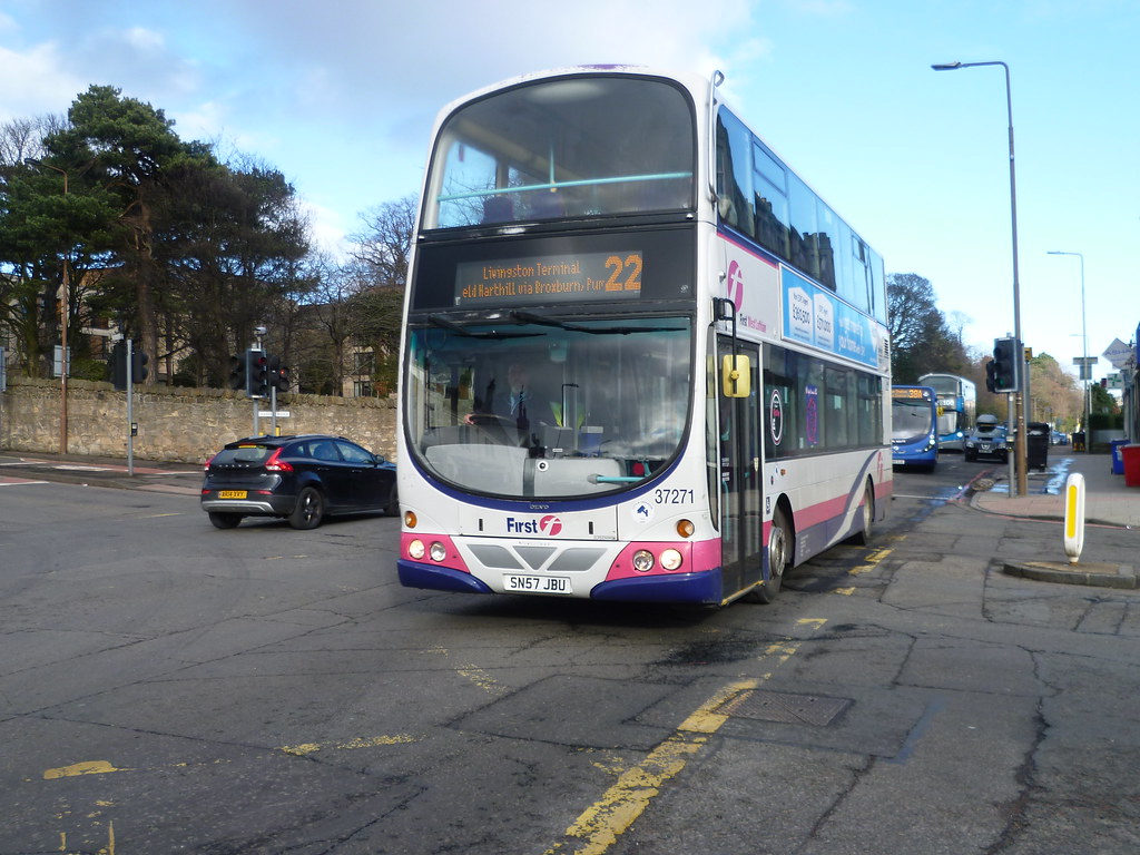 First Scotland East 37271 passes Western Corner, Edinburgh… Flickr