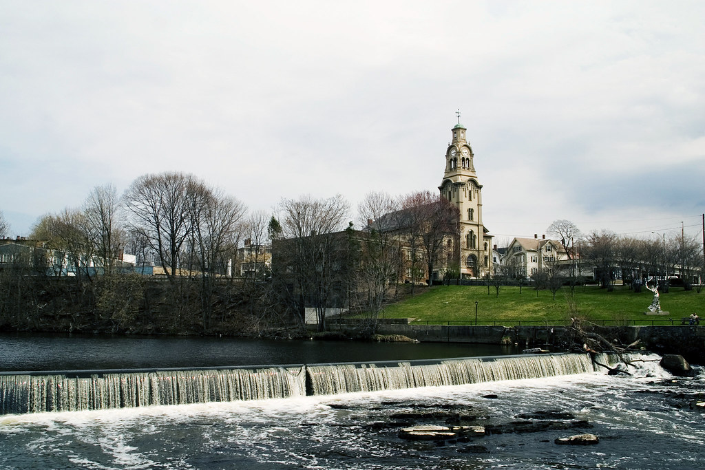 Slater Mill dam in Pawtucket Ri. iwouldificould Flickr