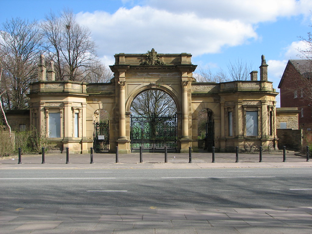 De Trafford Gates The entrance to Gorse Hill Park on Chest… Flickr