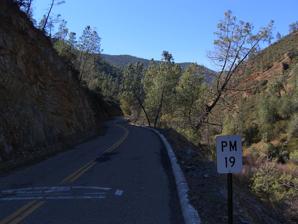 Del Puerto Canyon Canyon narrows as the road gets ready to… Flickr
