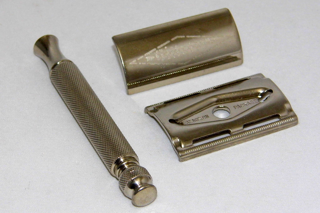 Vintage Gillette Tech DE 3Piece Safety Razor, Ball End, N… Flickr