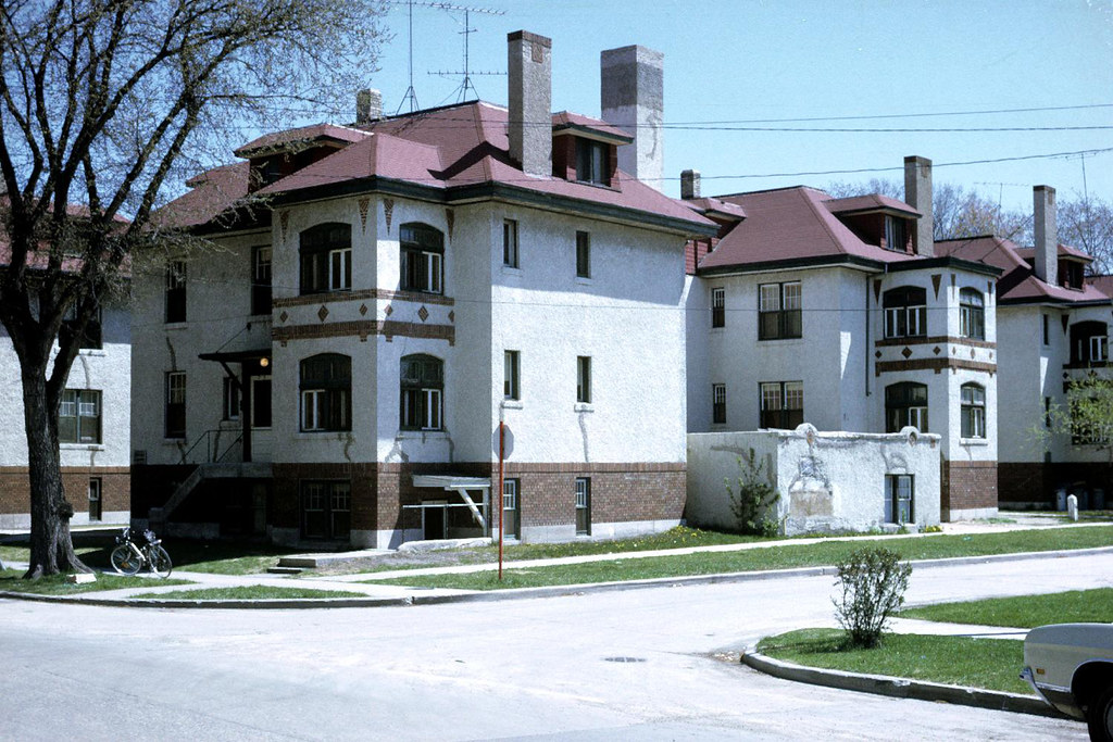 Chelsea Court, Assiniboine Avenue, Winnipeg CC11 arbutushi… Flickr