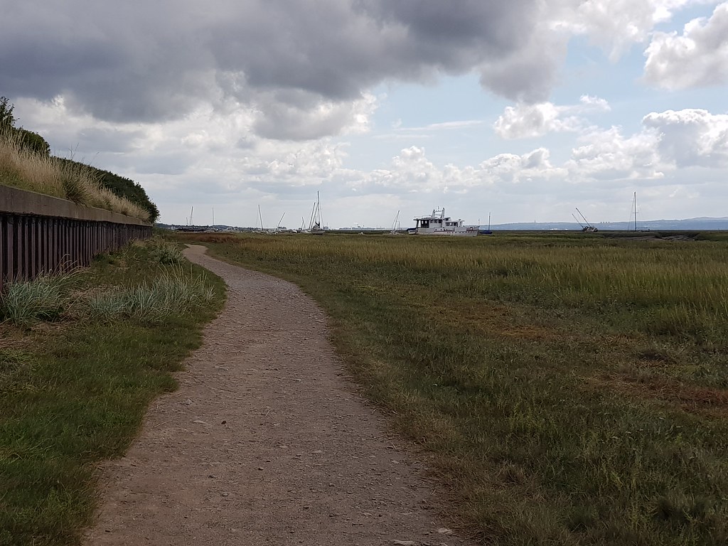 Heswall, United Kingdom The Estuary of the River Dee in th… Flickr