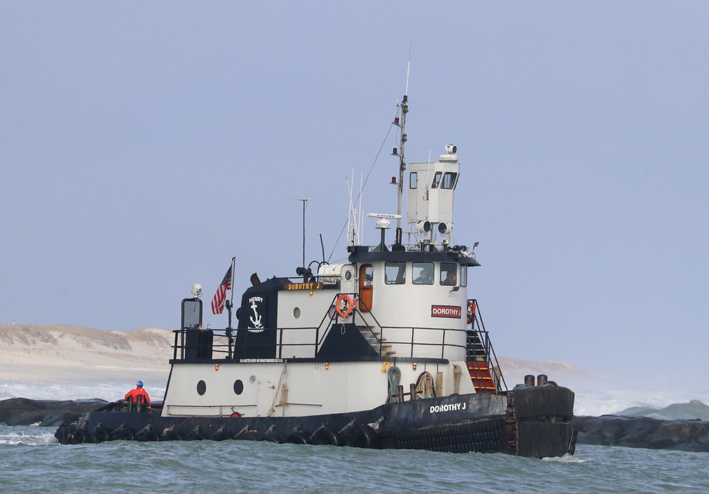 Tug Dorothy J at Barnegat Jetty Tugboat Dorothy J towing b… Flickr