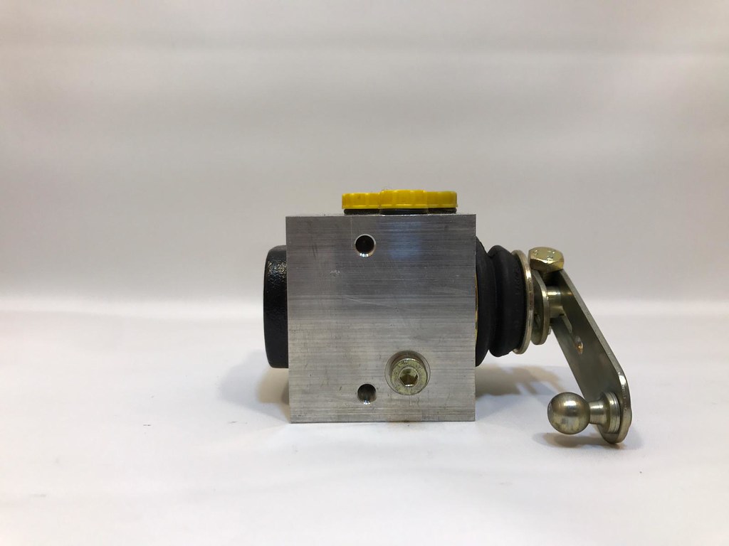 FOR SALE MB OEM W126 / W116 VALVE HYDRAULIC SUSPENSION BRA… Flickr