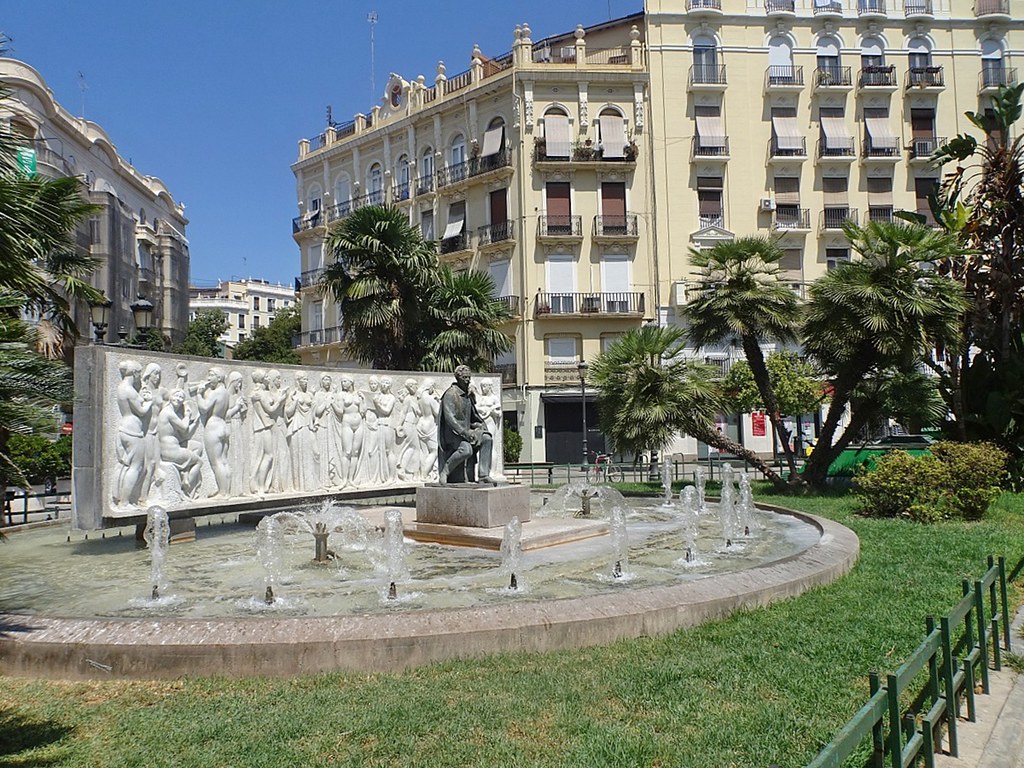 0203Avenida Reino de Valencia FuenteMonumento al Poeta… Flickr