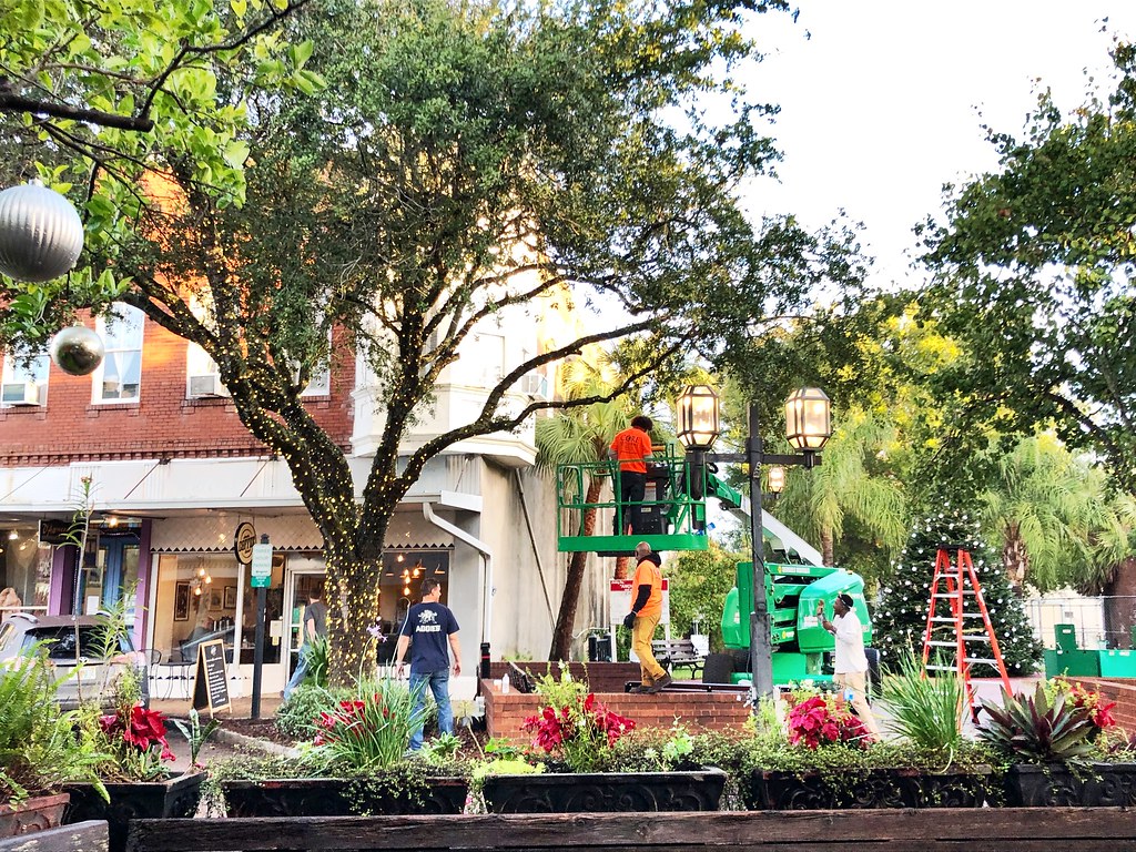 Decorating for Christmas Fernandina Beach City workers Flickr