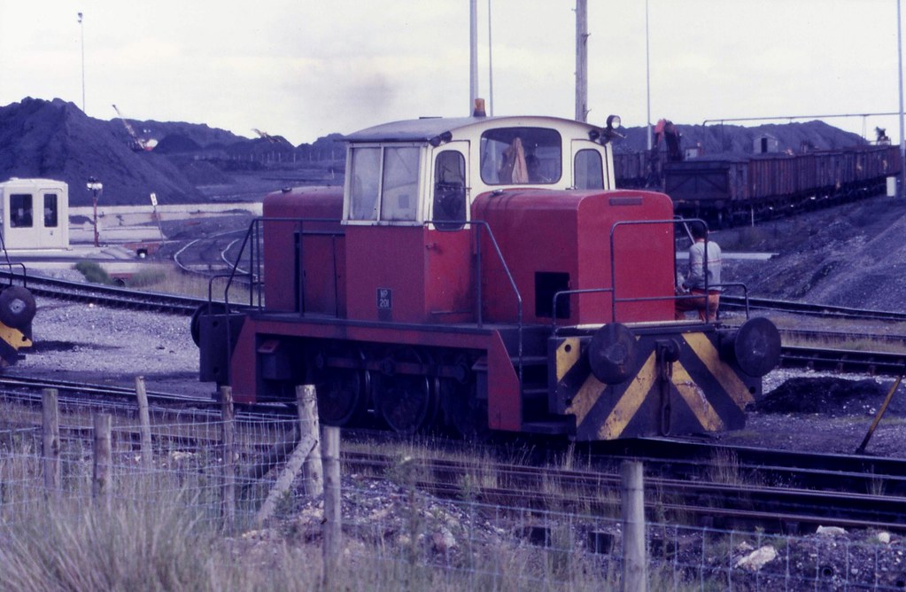 S08-87-011 | Having finished helping MP202, English Electric… | Flickr