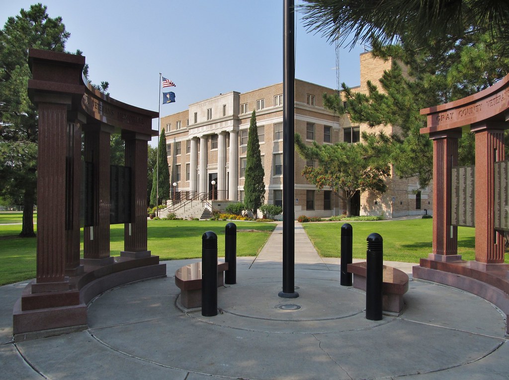 Cimarron, Kansas Gray County Courthouse (1927) and the Vet… Flickr