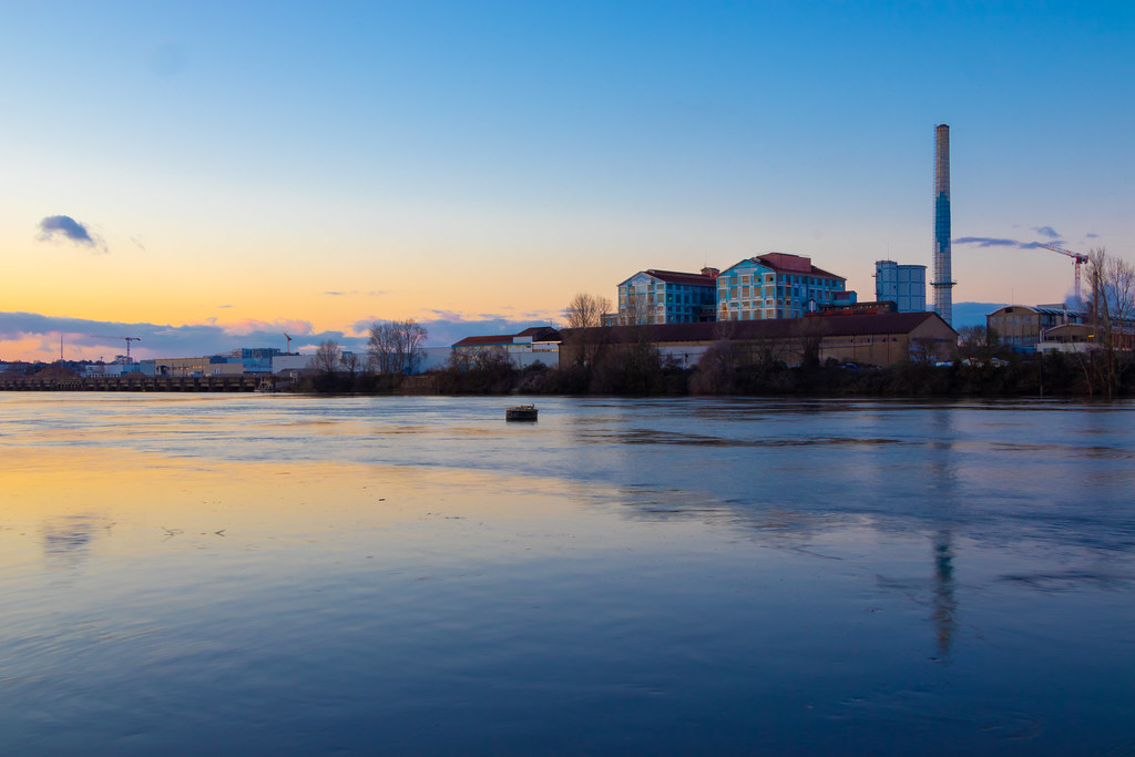 Coucher de soleil sur Nantes Reflet de l'usine Beghin