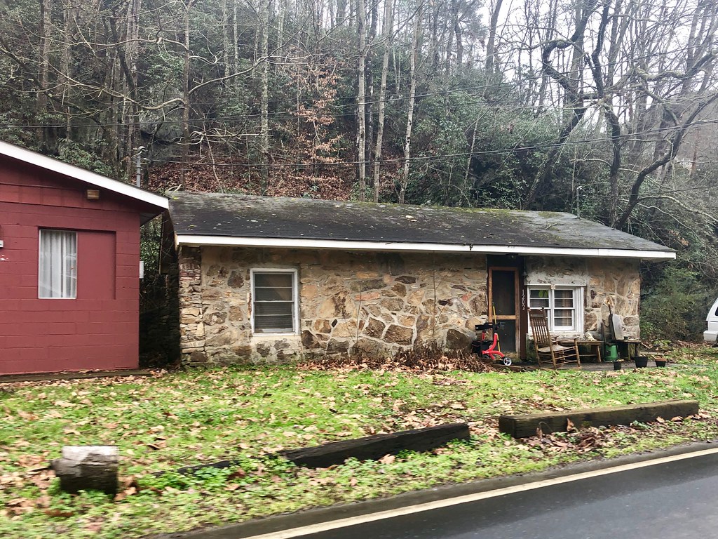 Carol's Cabins, Dillsboro, NC This set of log, woodframe,… Flickr