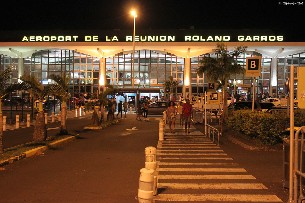 SainteMarie la façade de l'aéroport RolandGarros Flickr