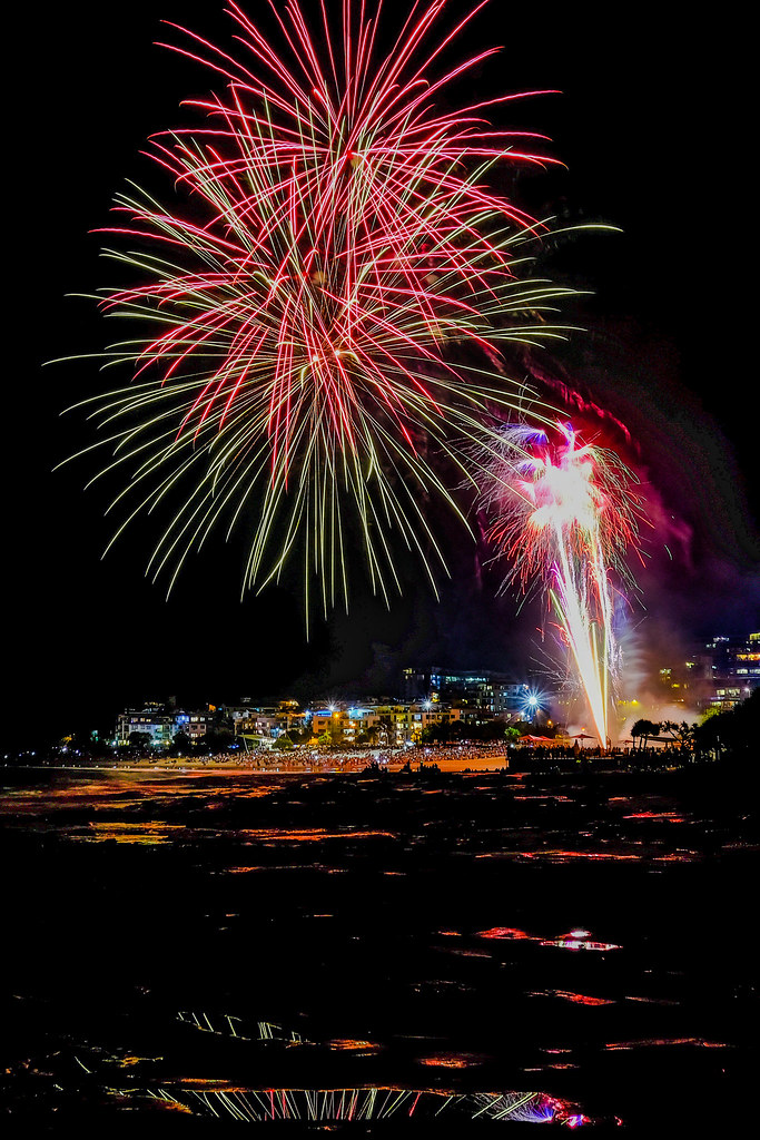 New Year's Fireworks 3 NYE 2018 at Kings Beach, Caloundra.… Flickr