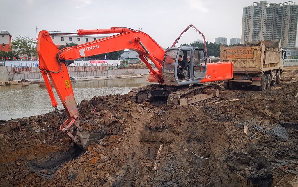 HITACHI EX350-6 excavator | Roger_Huang | Flickr